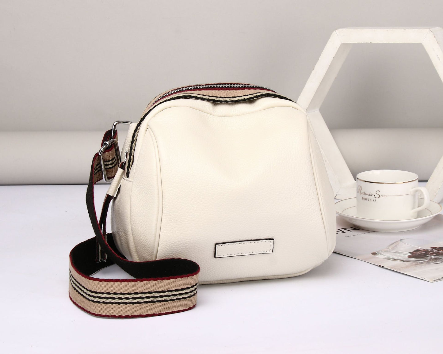 Women's Solid Color Fashionable Large Capacity Soft Shoulder Bags
