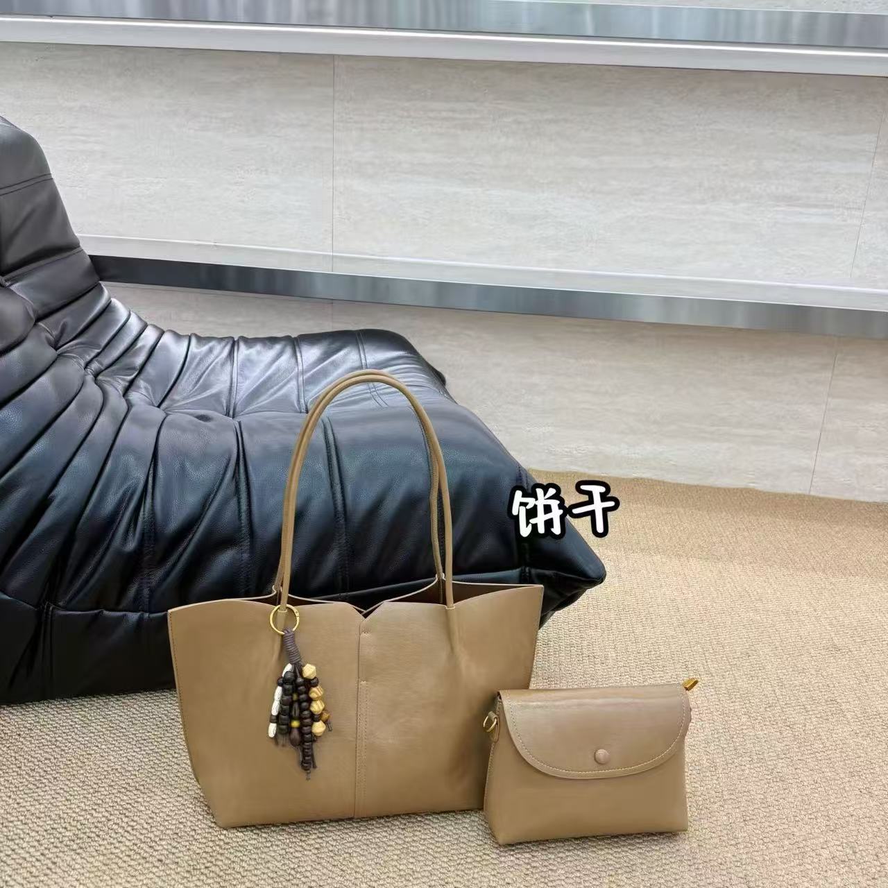 Elegant Women's Leather Mobile Soft Pouch Shoulder Bags