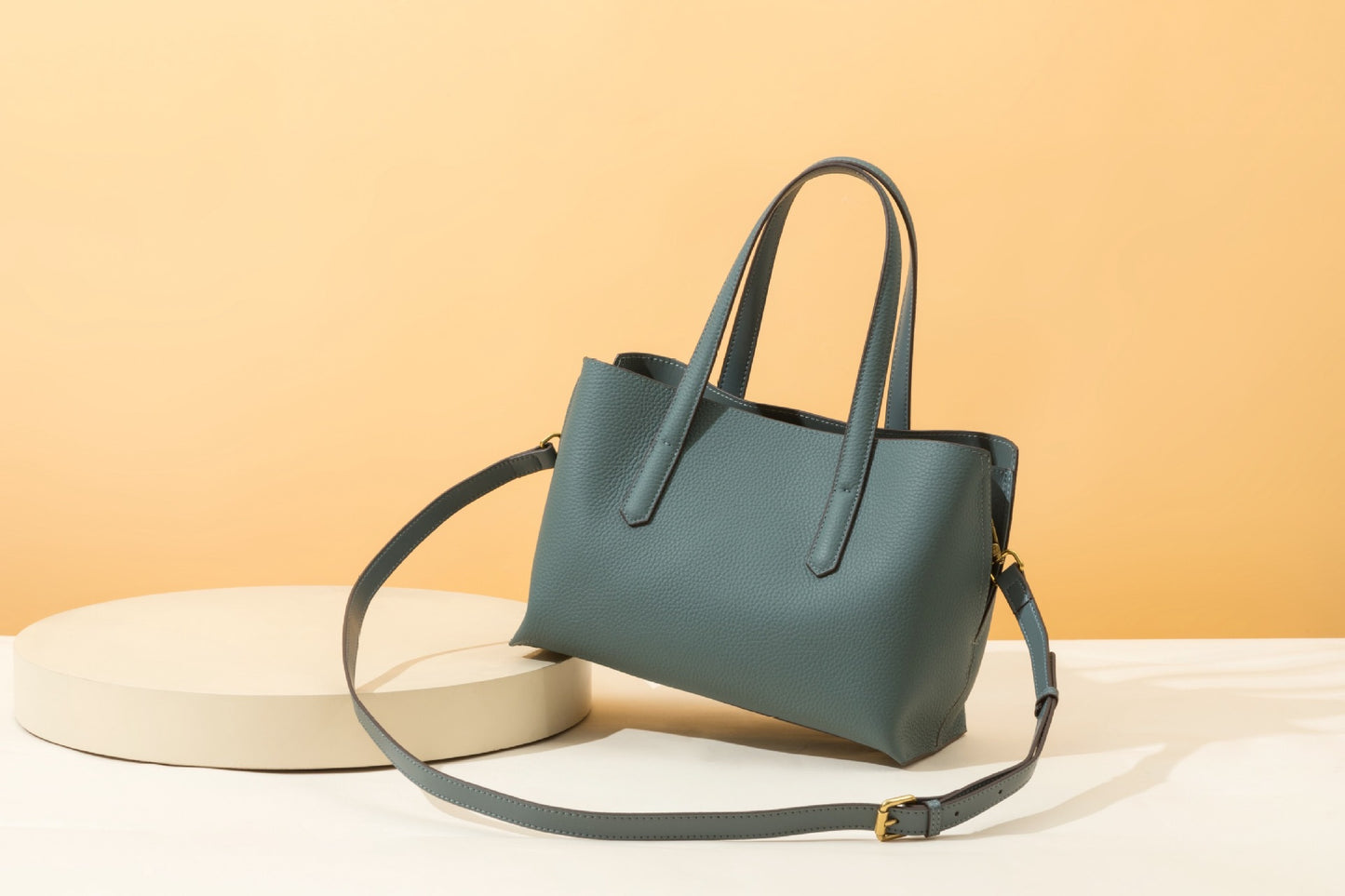 Women's Genuine Leather Vintage Fashion Female First Handbags