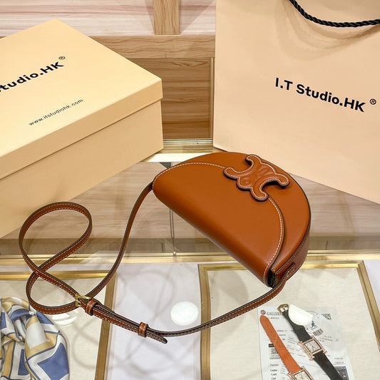Women's Arc Genuine Leather Saddle Fashion Summer Shoulder Bags