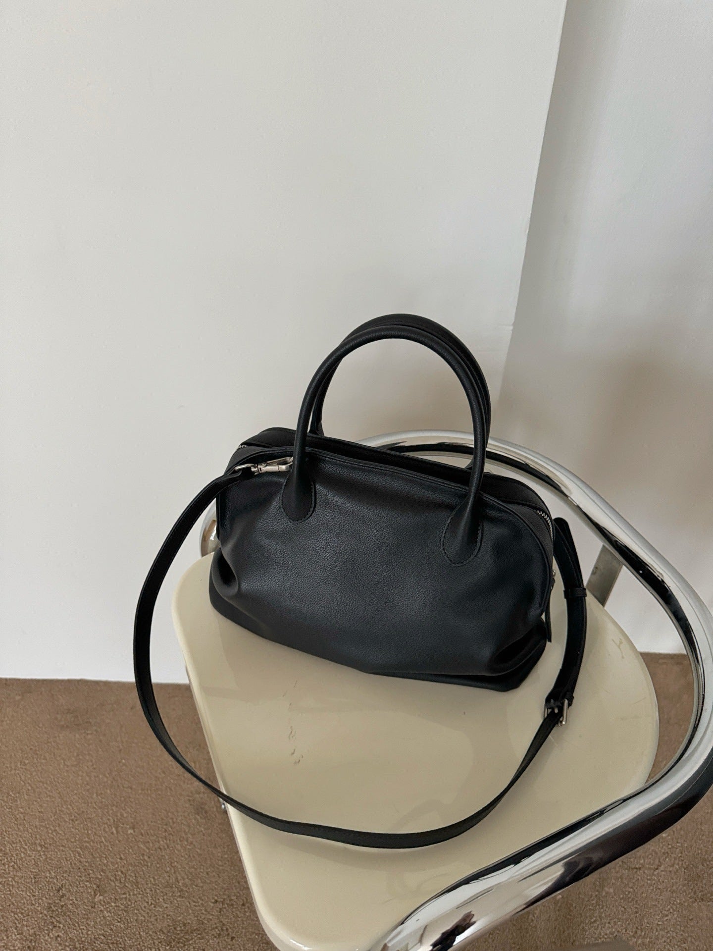 Women's Cowhide Pleated Portable Temperament Wild Large Handbags