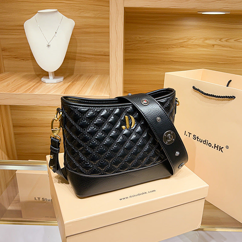 Women's Genuine Leather Diamond Pattern Wide Strap Shoulder Bags
