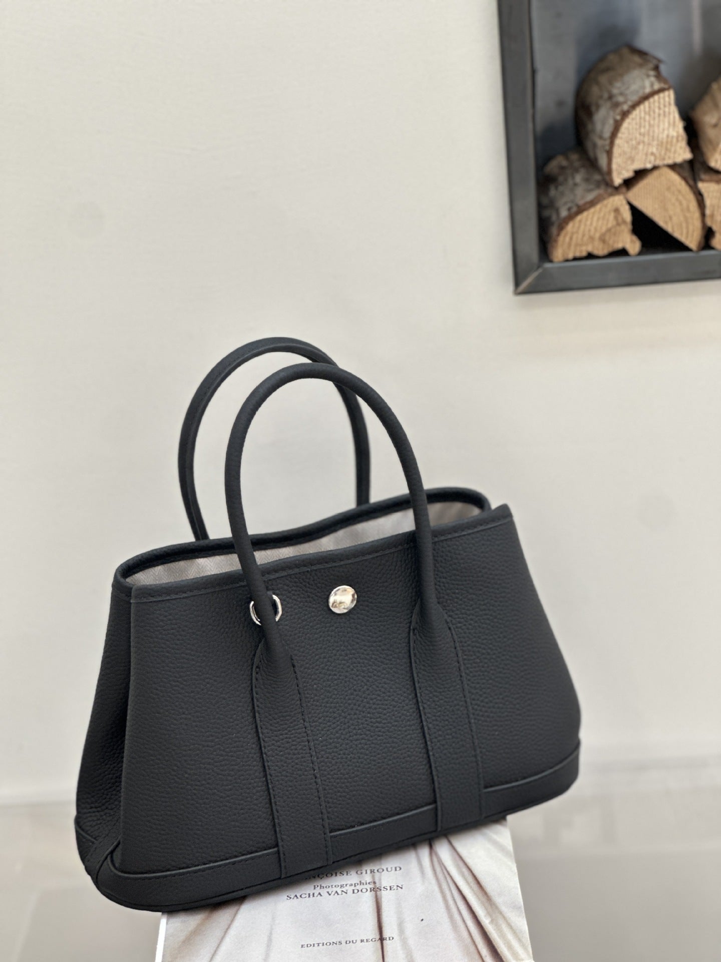 Women's Layer Cowhide Medium Genuine Leather Light Luxury Handbags