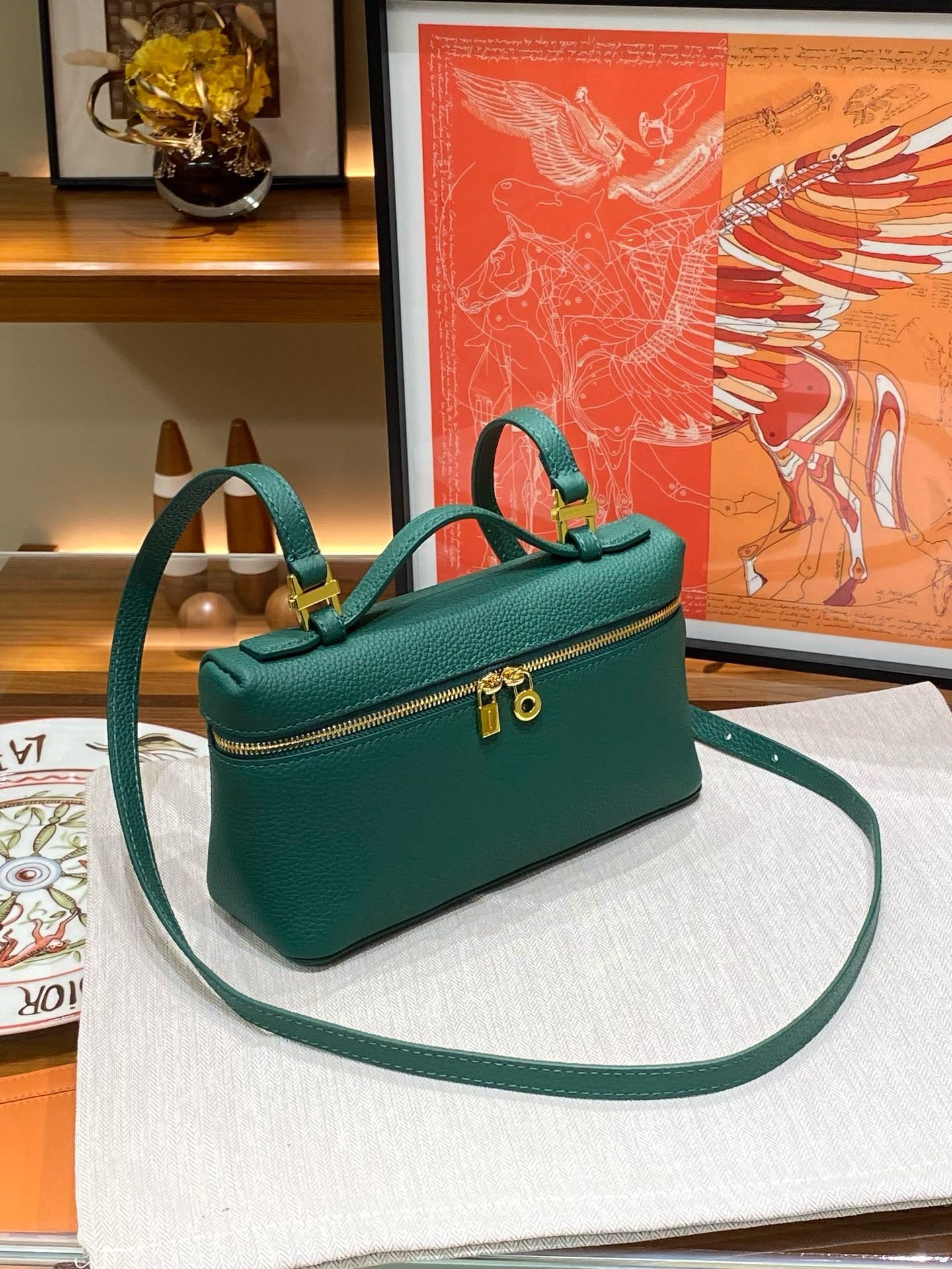 Women's Genuine Leather First Layer Cowhide Lychee Crossbody Bags