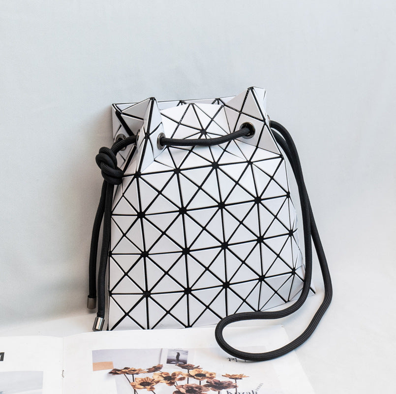 Women's Triangle Drawstring Rhombus Single Life Shoulder Bags