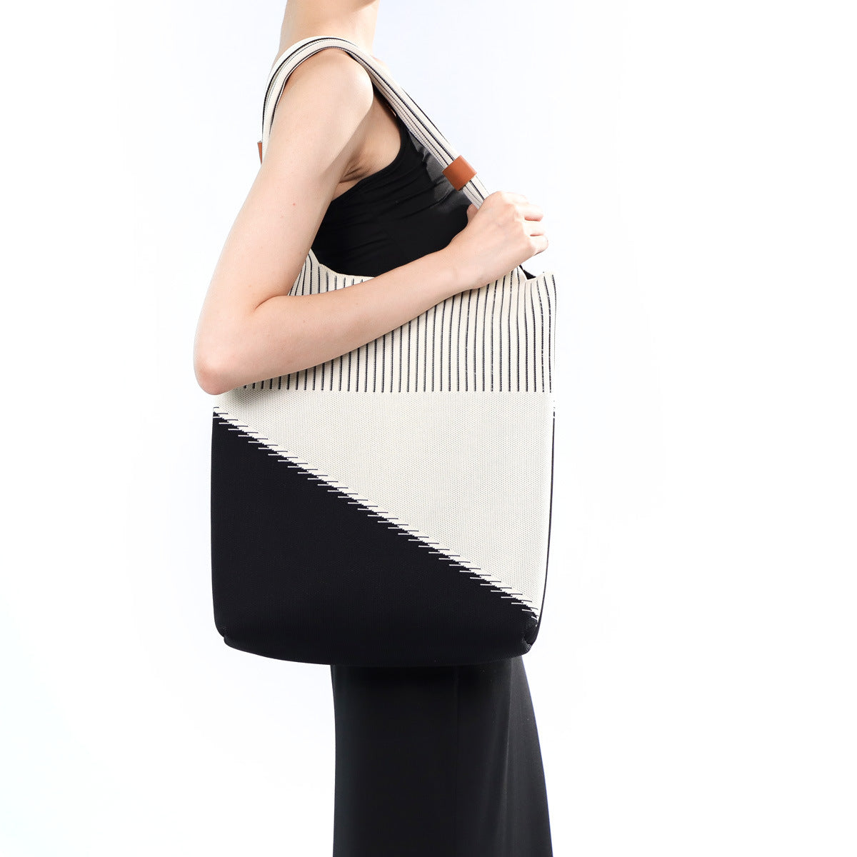 Niche Large Capacity Foldable Lightweight Washable Geometric Triangle Lock