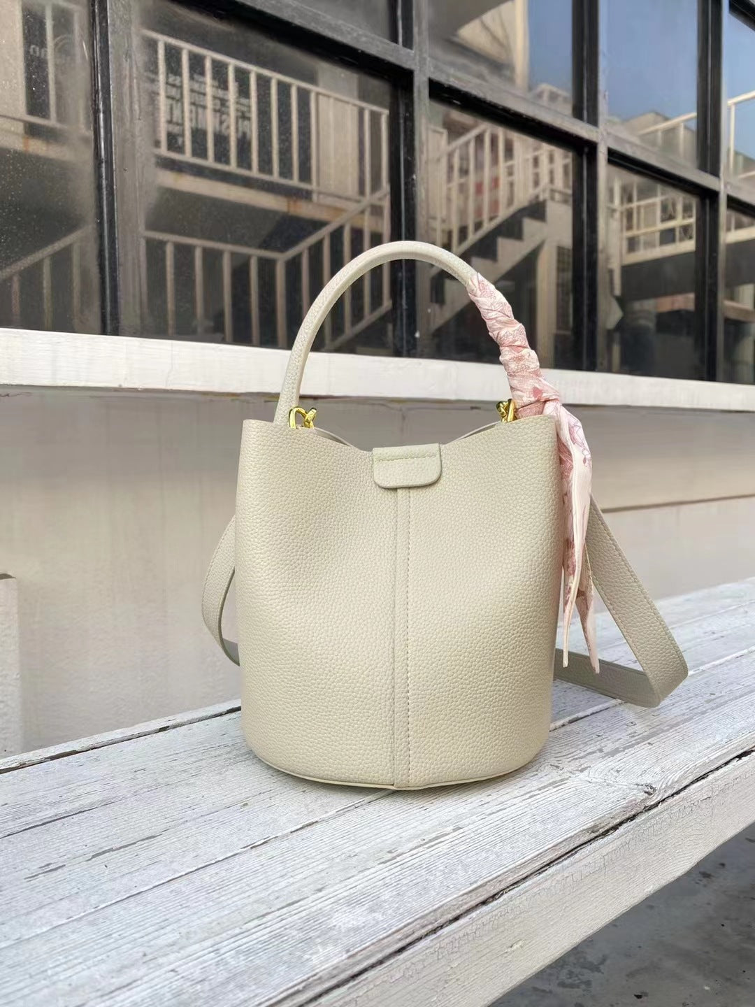 Women's Leather Cowhide Fashion Lychee Pattern Design Shoulder Bags