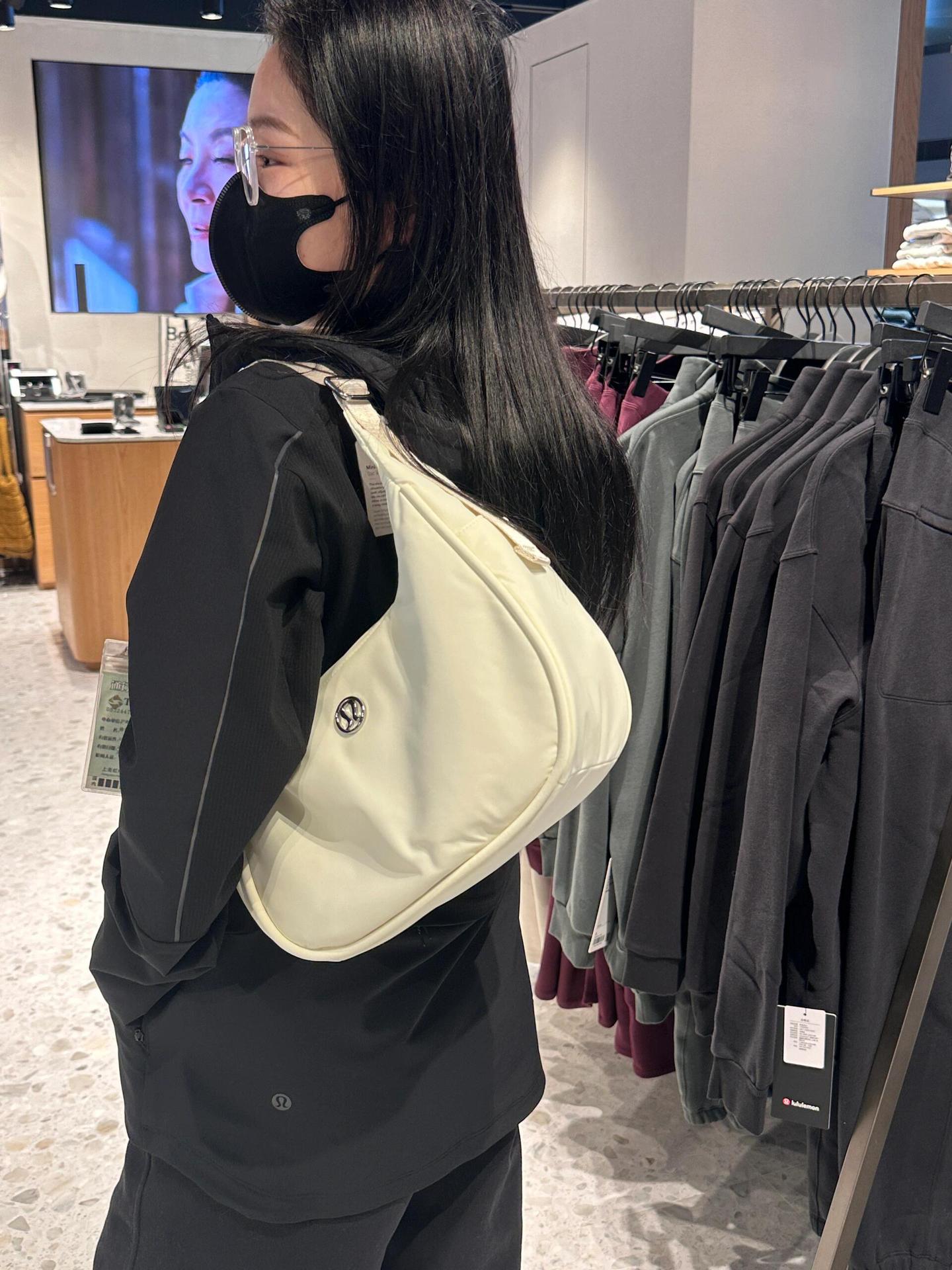 Women's Underarm Yoga Commuter Croissant Portable Armpit Bags
