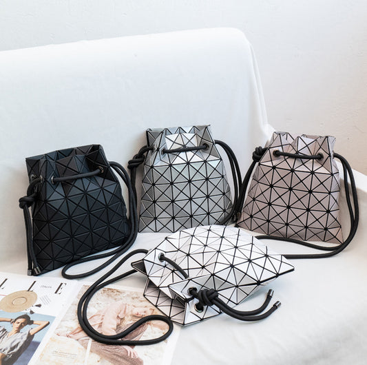 Women's Triangle Drawstring Rhombus Single Life Shoulder Bags