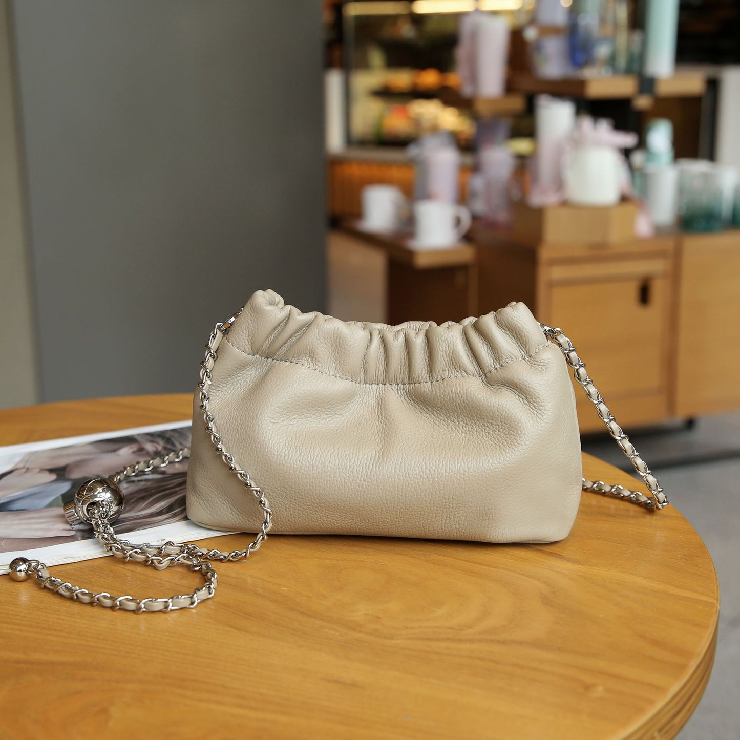 Women's Simple Magnetic Snap Dumplings Chain Golden Ball Crossbody Bags