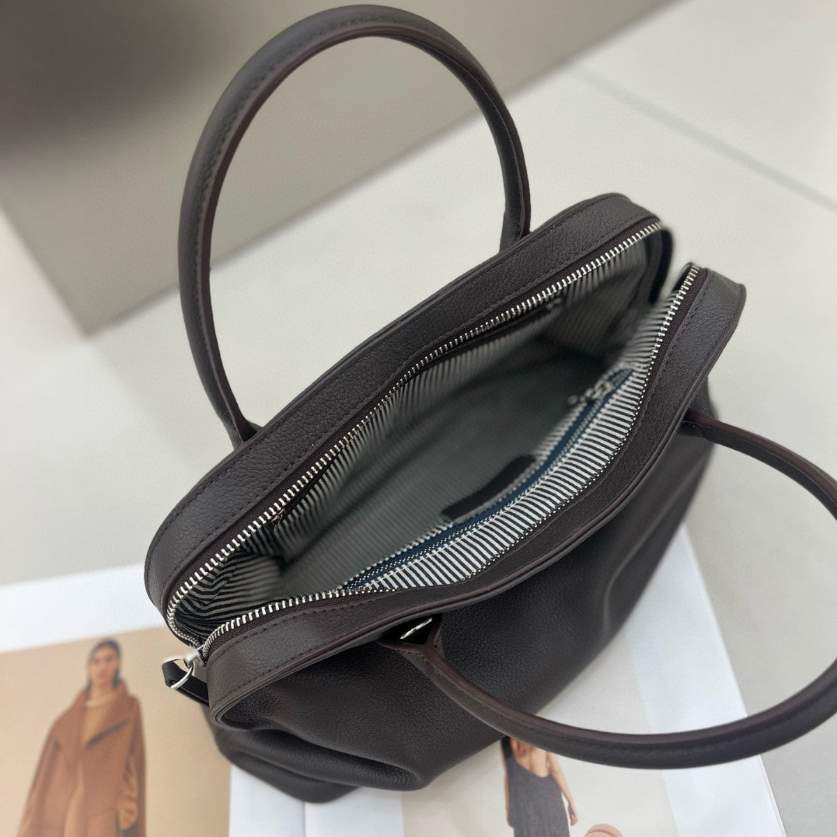 Women's Cowhide Pleated Portable Temperament Wild Large Handbags