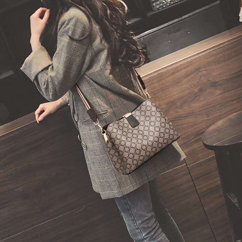 Women's Love Sea Tide Large Capacity Versatile Crossbody Bags