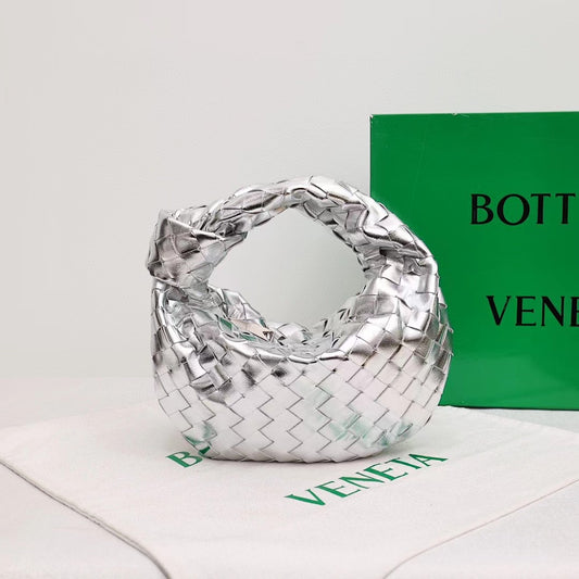 Croissant Knotted Clutch Light Use Large Handbags