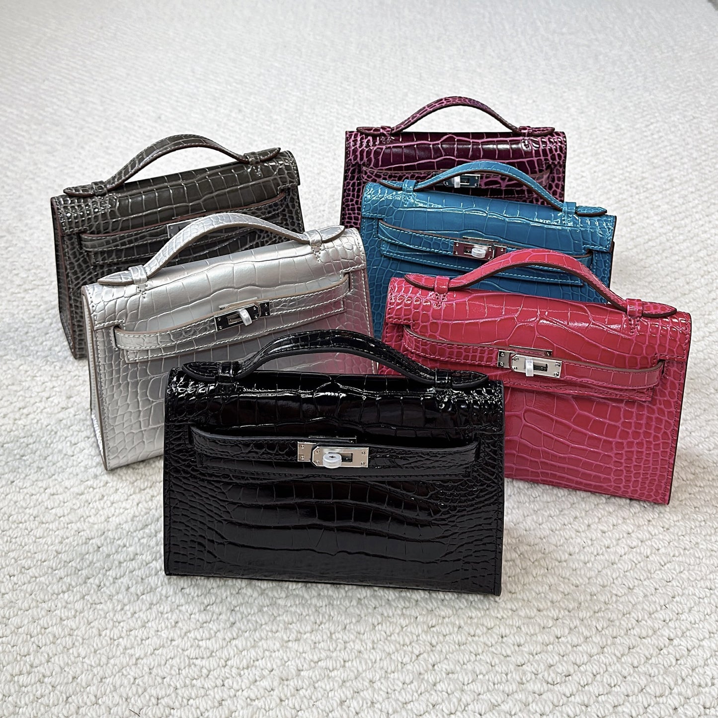 Women's Leather Crocodile Pattern Pig Nose Chain Handbags