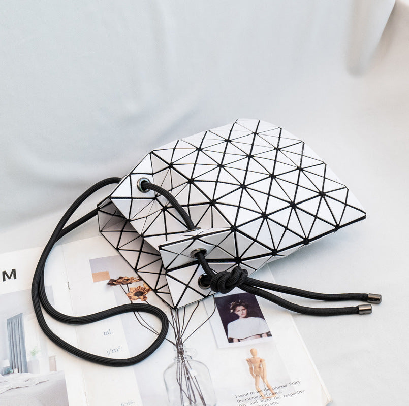 Women's Triangle Drawstring Rhombus Single Life Shoulder Bags