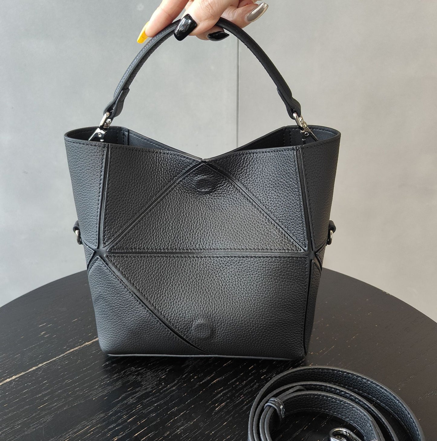 Comfortable Women's High-grade Diamond Geometric Deformation Bucket Bags