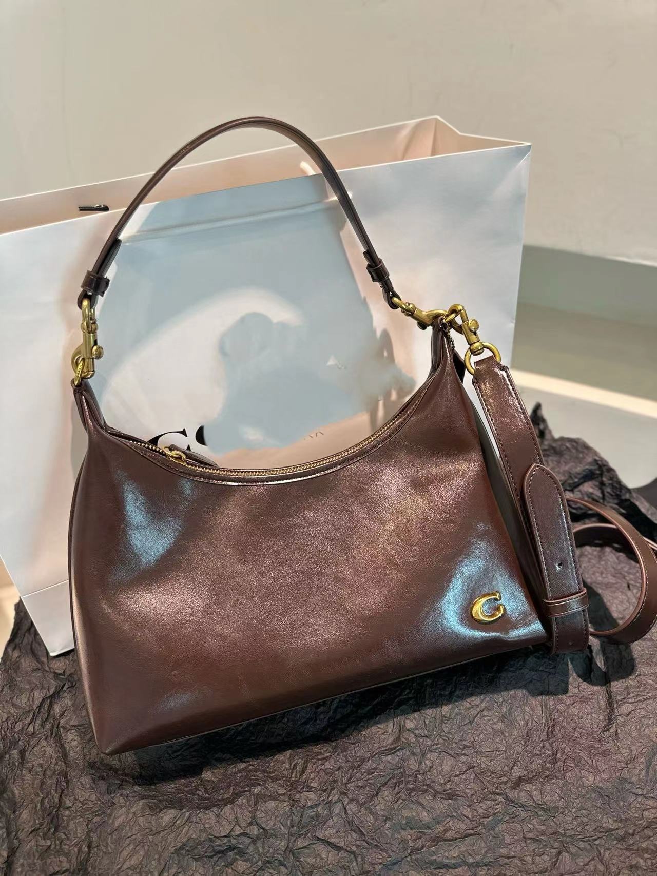 Women's Underarm Oil Wax Leather Fashion Shoulder Bags