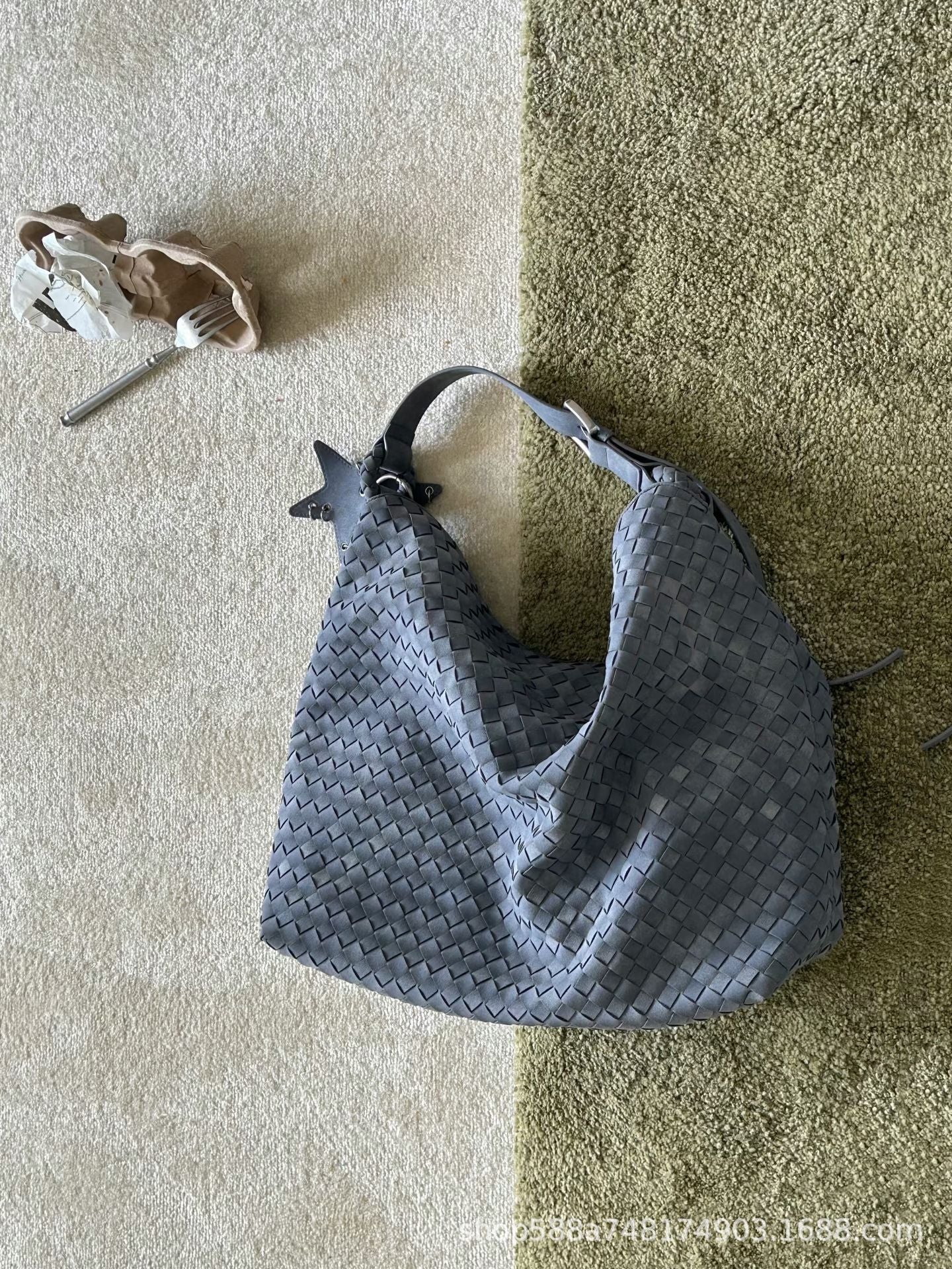 Women's Woven Large Capacity Commuter Lazy Bags