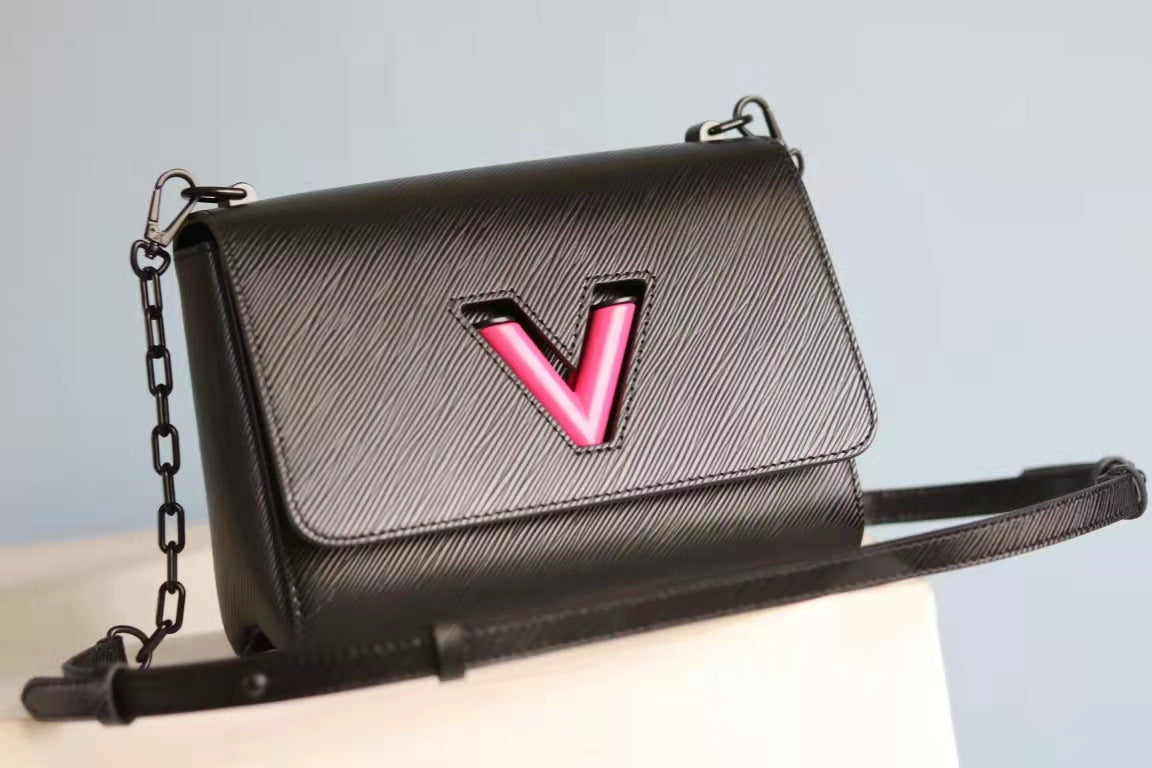 Wholesale V Water Ripple Adjustable Chain Crossbody Bags