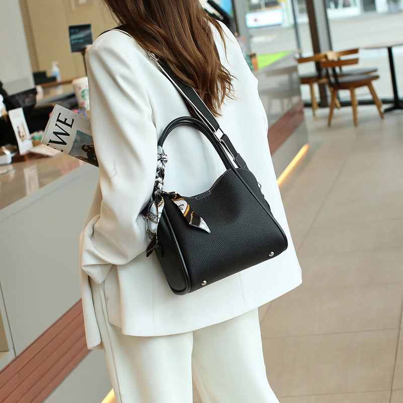 Women's First Layer Cowhide Fashion Leisure Commute Crossbody Bags