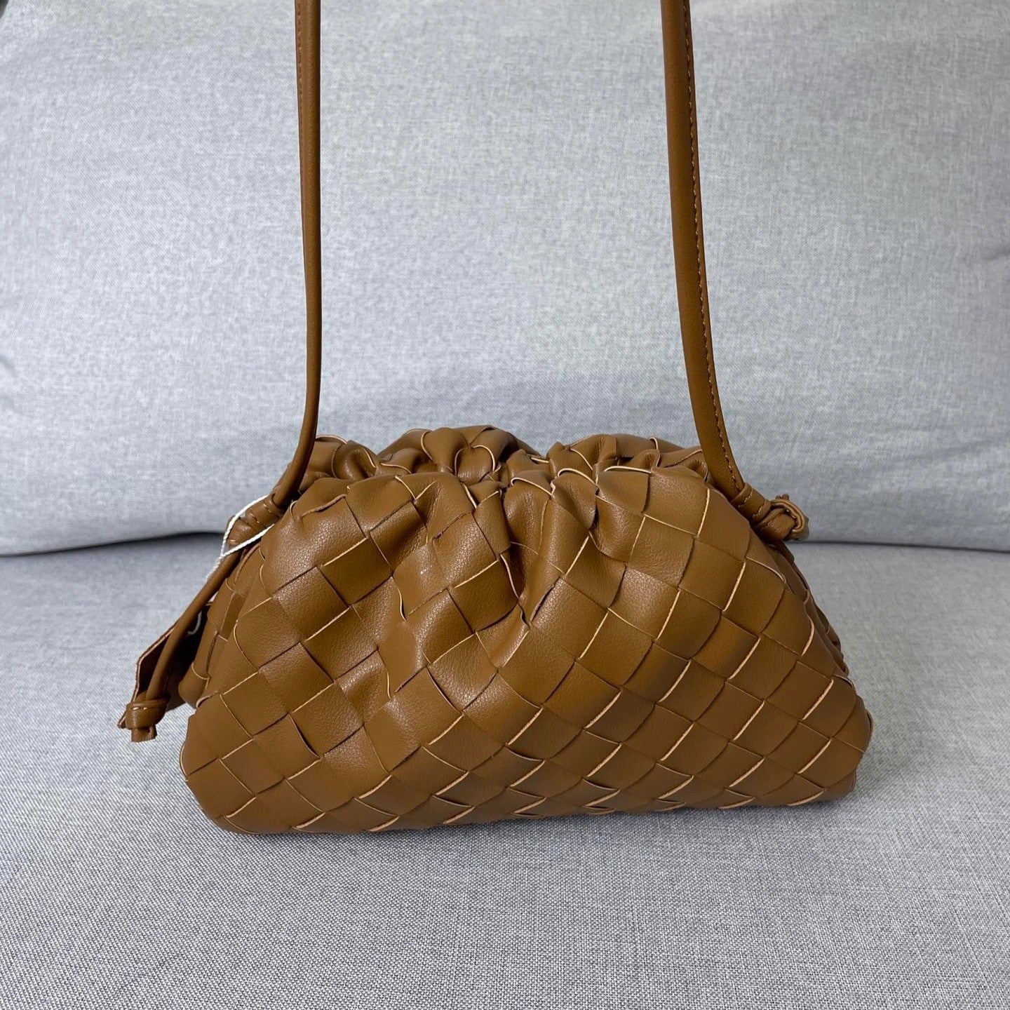 Women's Pleated Wind Woven Cloud Genuine Leather Magnetic Crossbody Bags