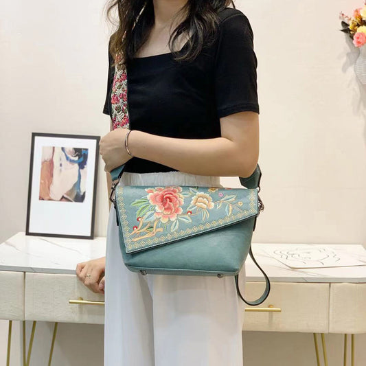 Women's Retro Exquisite Chinese Style Embroidery With Shoulder Bags