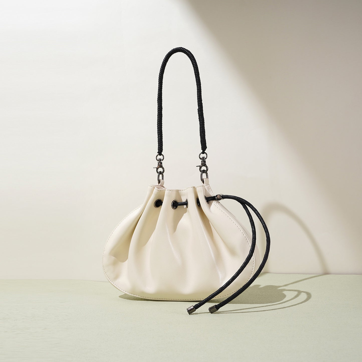 Women's High-grade Pleated Sheepskin Drawstring Chinese Character Handbags