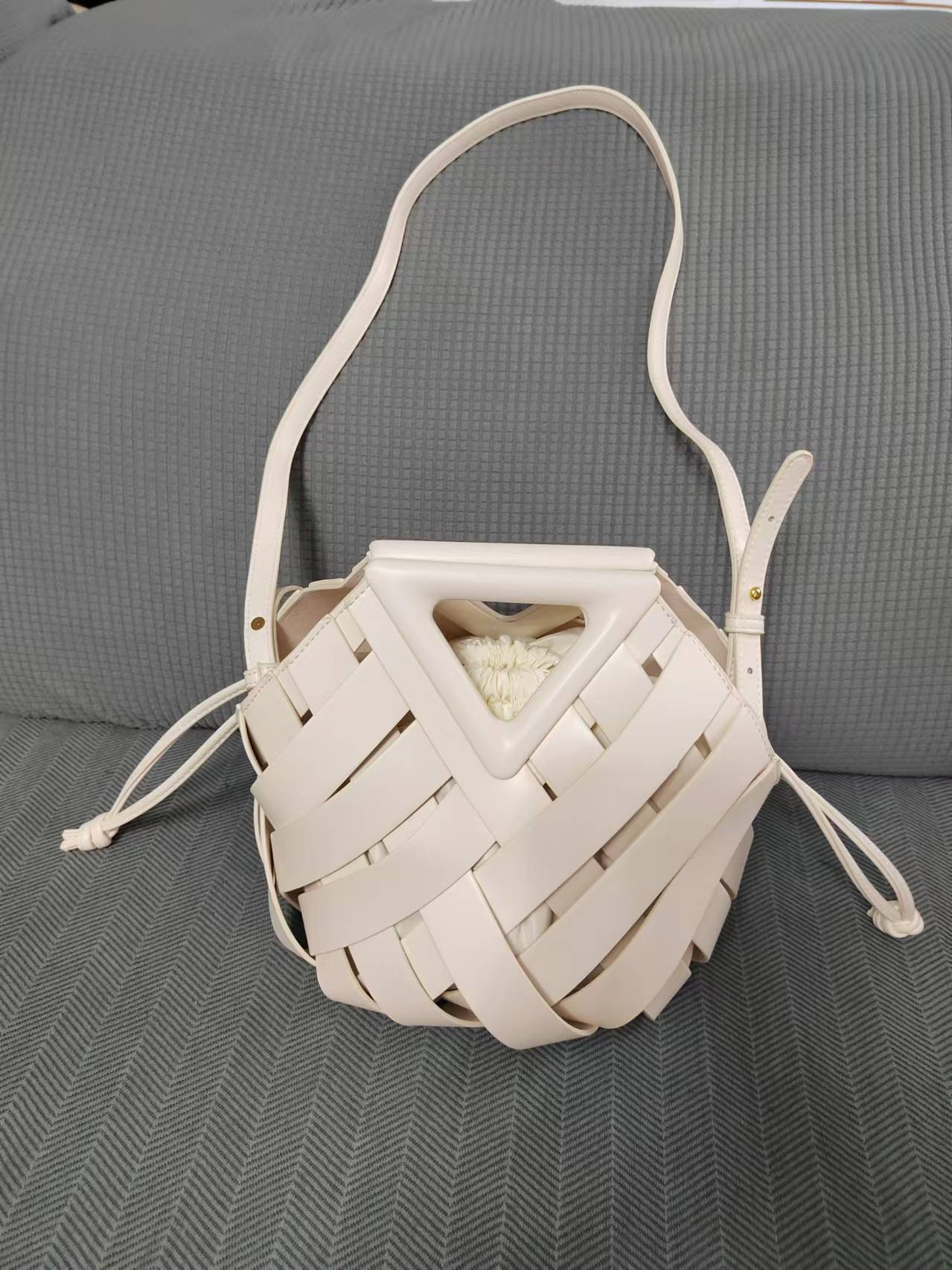 Women's Basket Design Elegant Fashion Inverted Triangle Bags