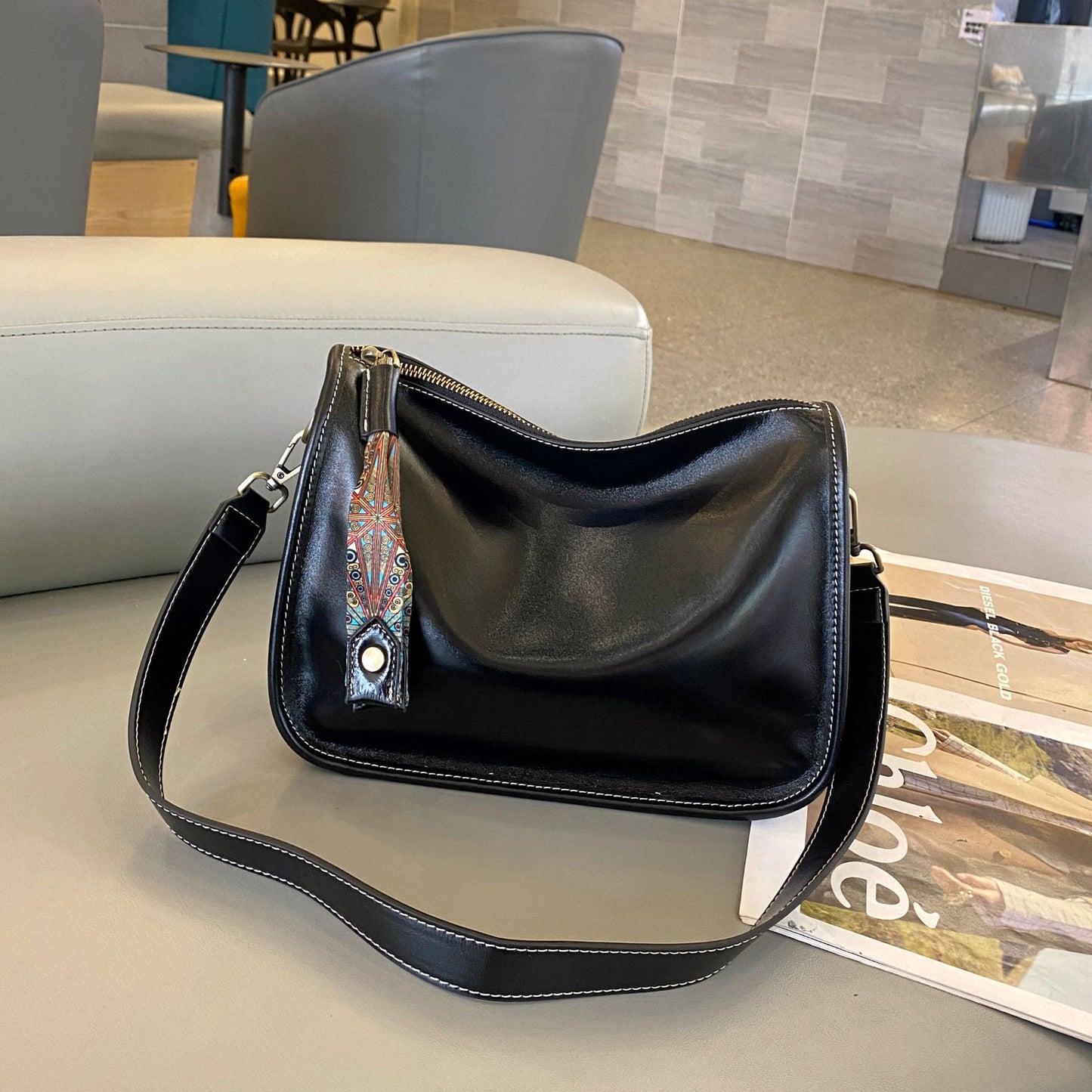 Women's Vegetable Tanned Leather Cowhide Simple Zipper Crossbody Bags