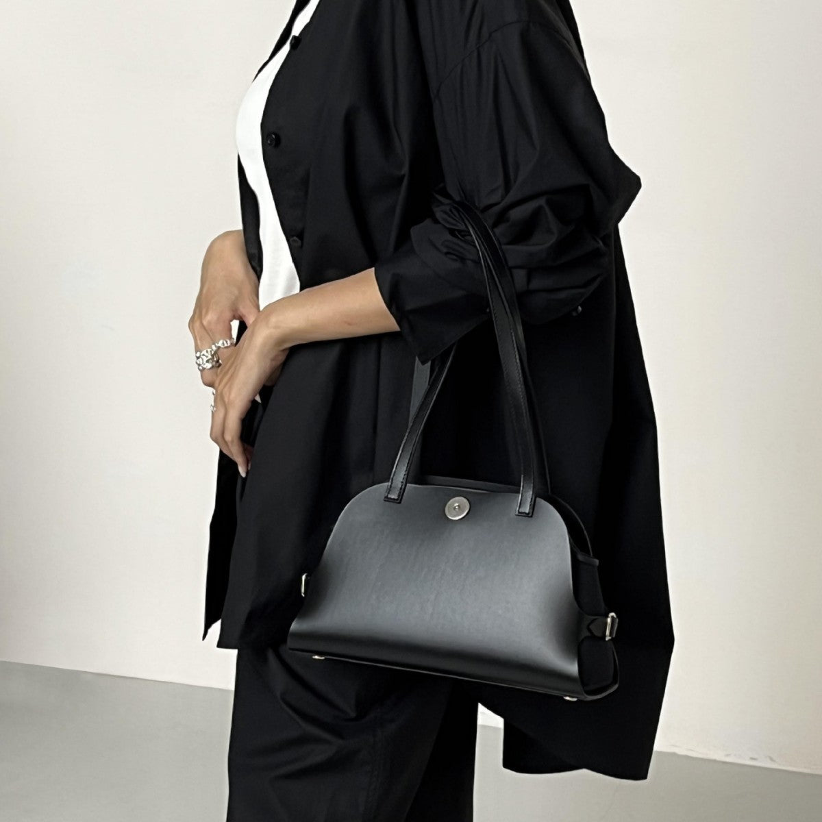 Women's Cowhide Old Money Style Shell Retro Shoulder Bags