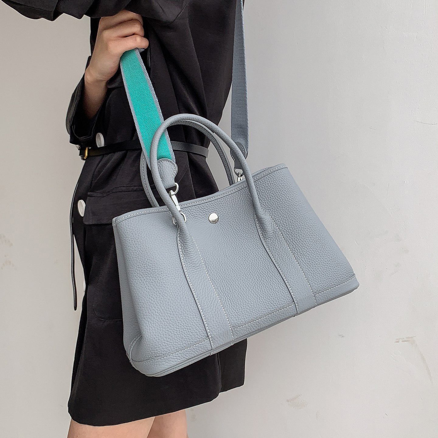 Women's First Layer Cowhide Source Large Capacity Handbags