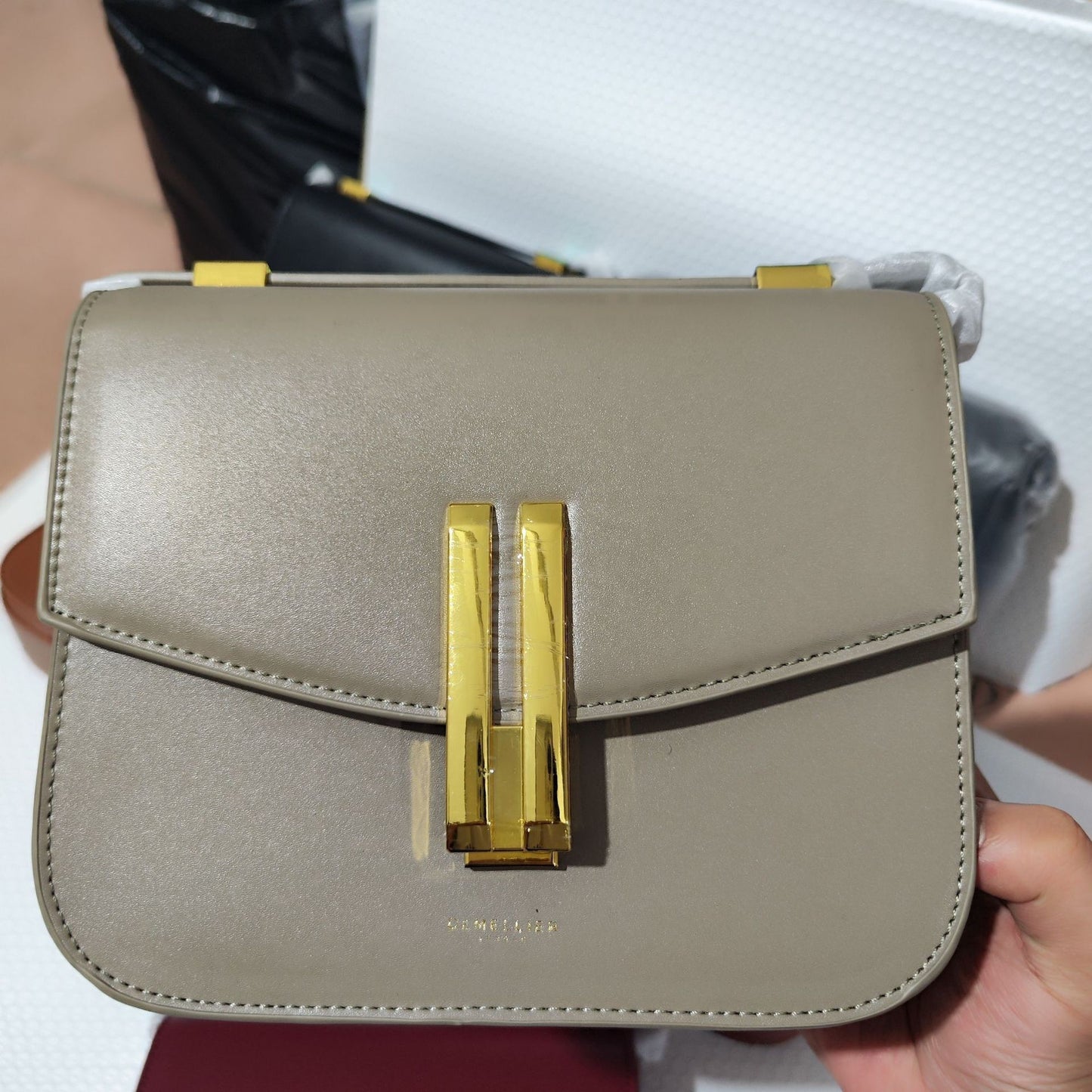 Women's Design Genuine Leather Flip Retro Simple Crossbody Bags