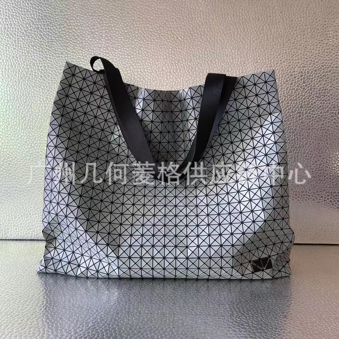 Geometric Diamond Pattern Silicone Check Lifetime Shoulder Bags