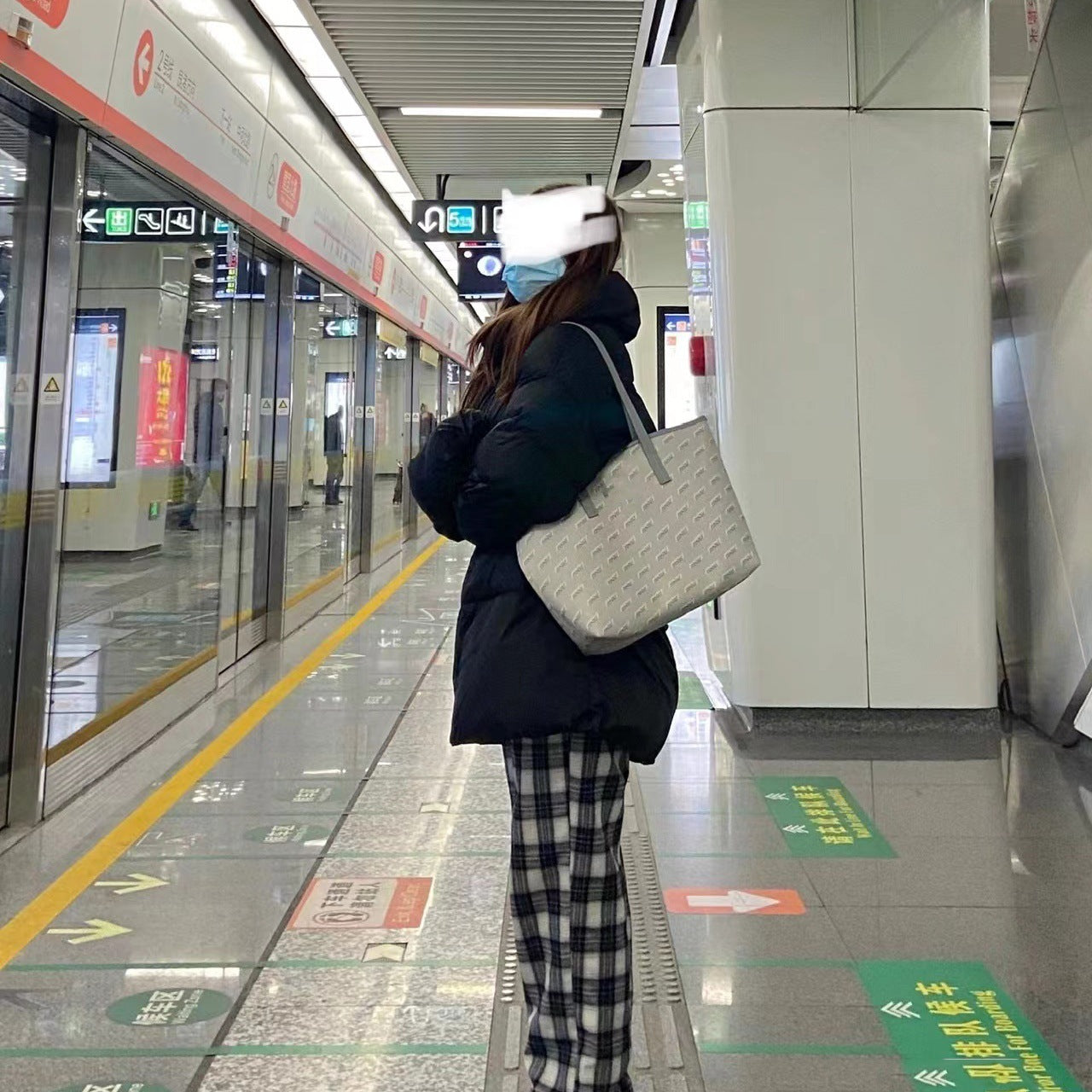 Graceful Large Capacity Portable Class Commuter Shoulder Bags