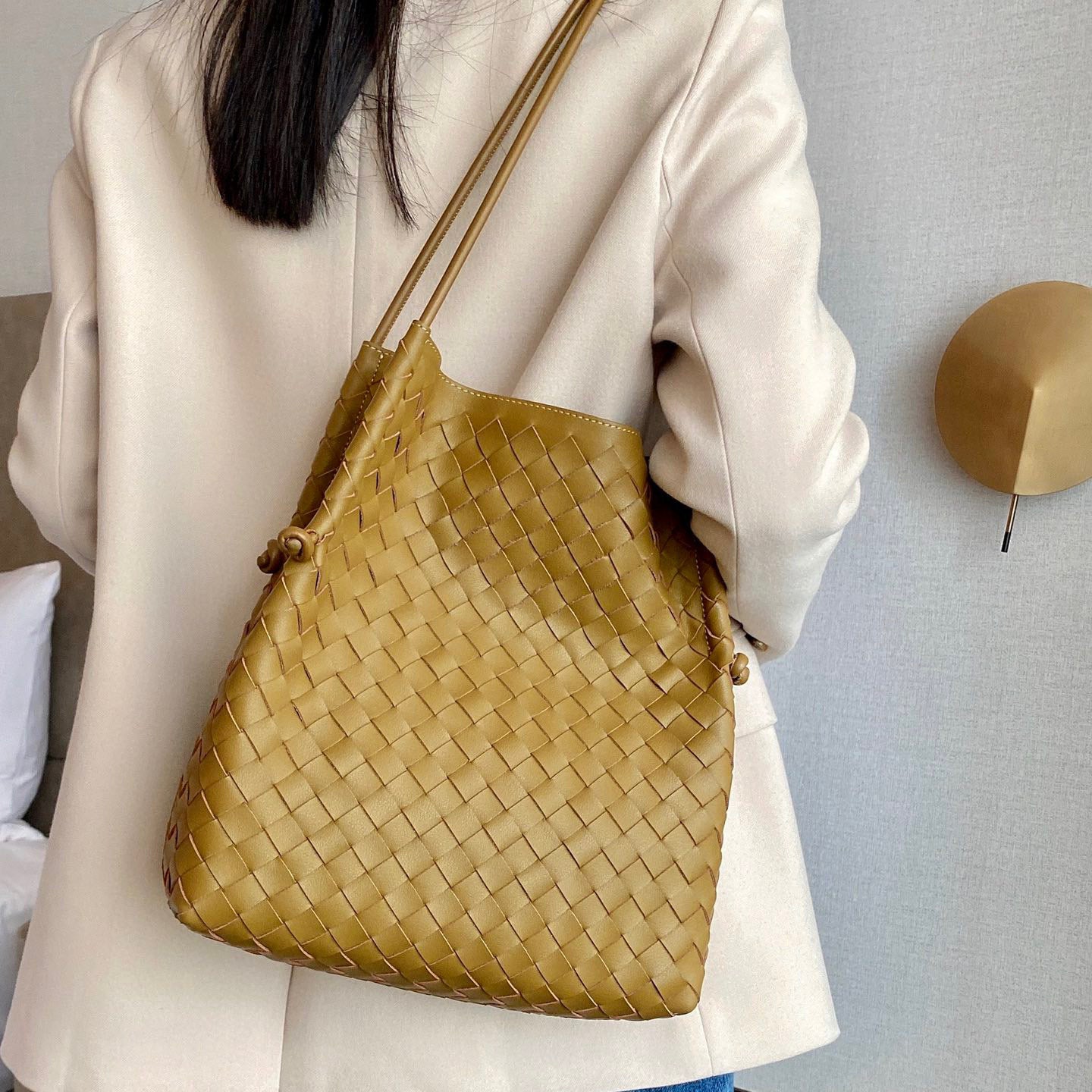 Women's Leather Woven Literary Large Designer Model Shoulder Bags