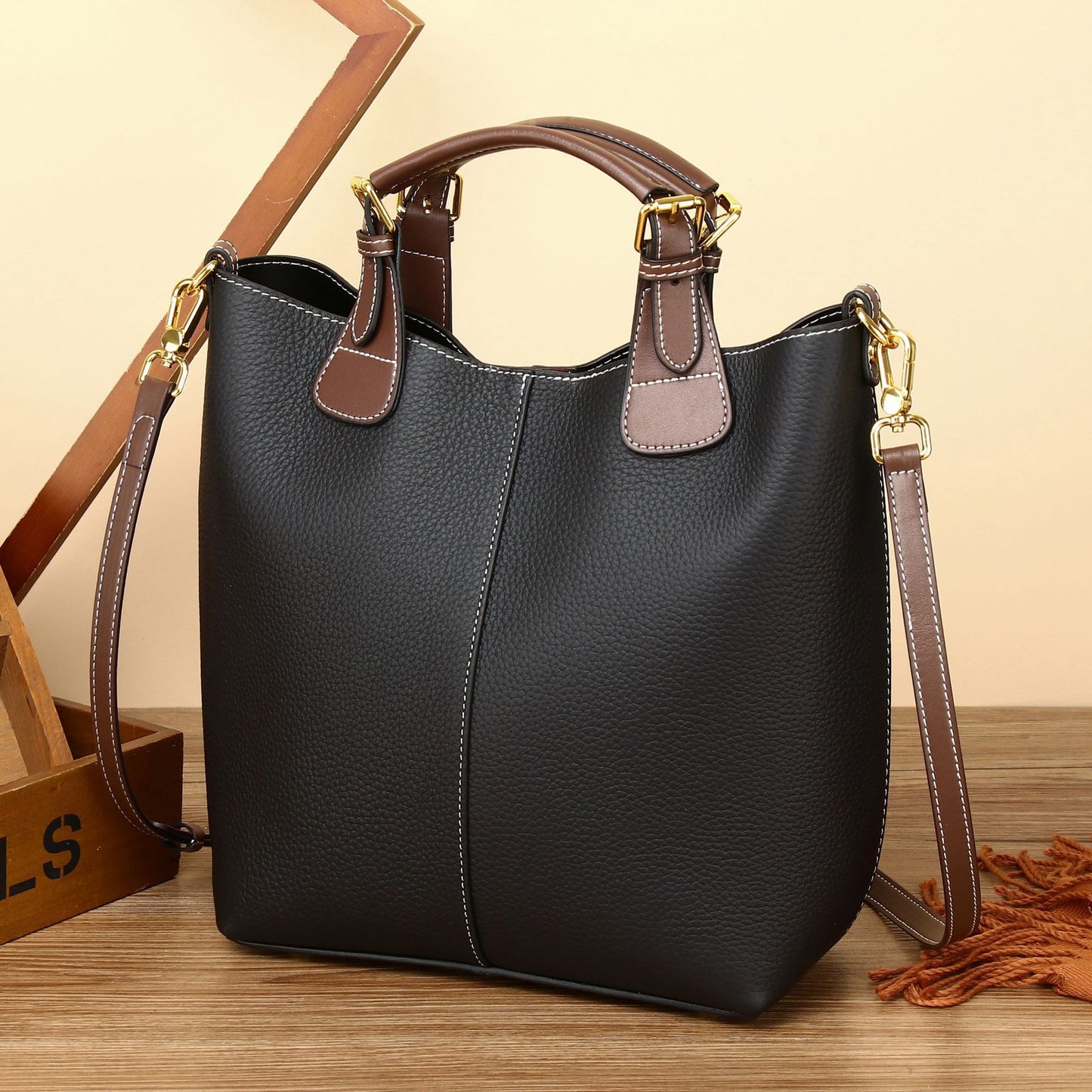 Women's Layer Cowhide Large Capacity Trendy Summer Commuter Bags