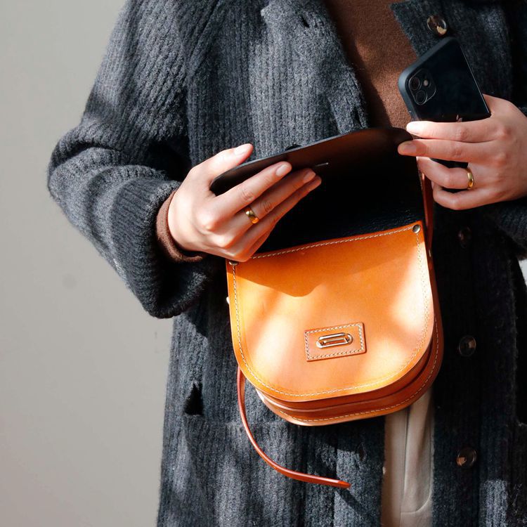 Women's Batch Retro Saddle Genuine Leather Fashion Crossbody Bags