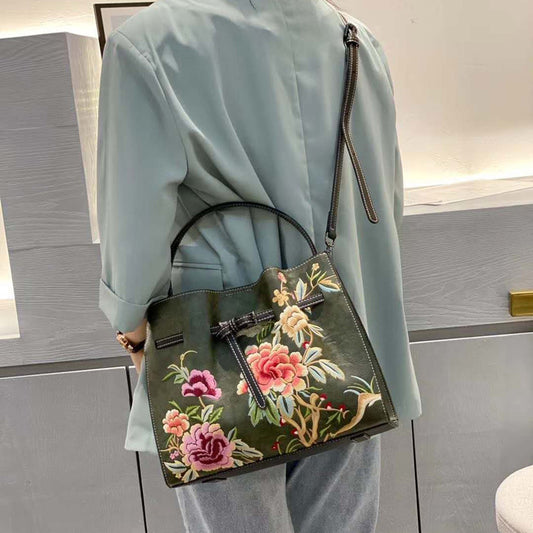 Women's Retro Chinese Style Embroidery With Fashionable Handbags