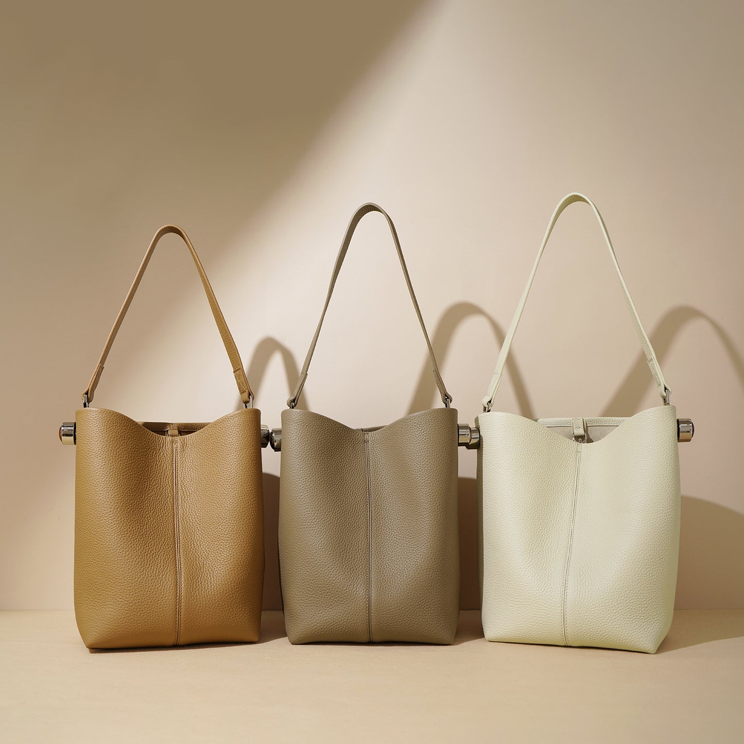 Women's Simple First Layer Cowhide Large Capacity Shoulder Bags
