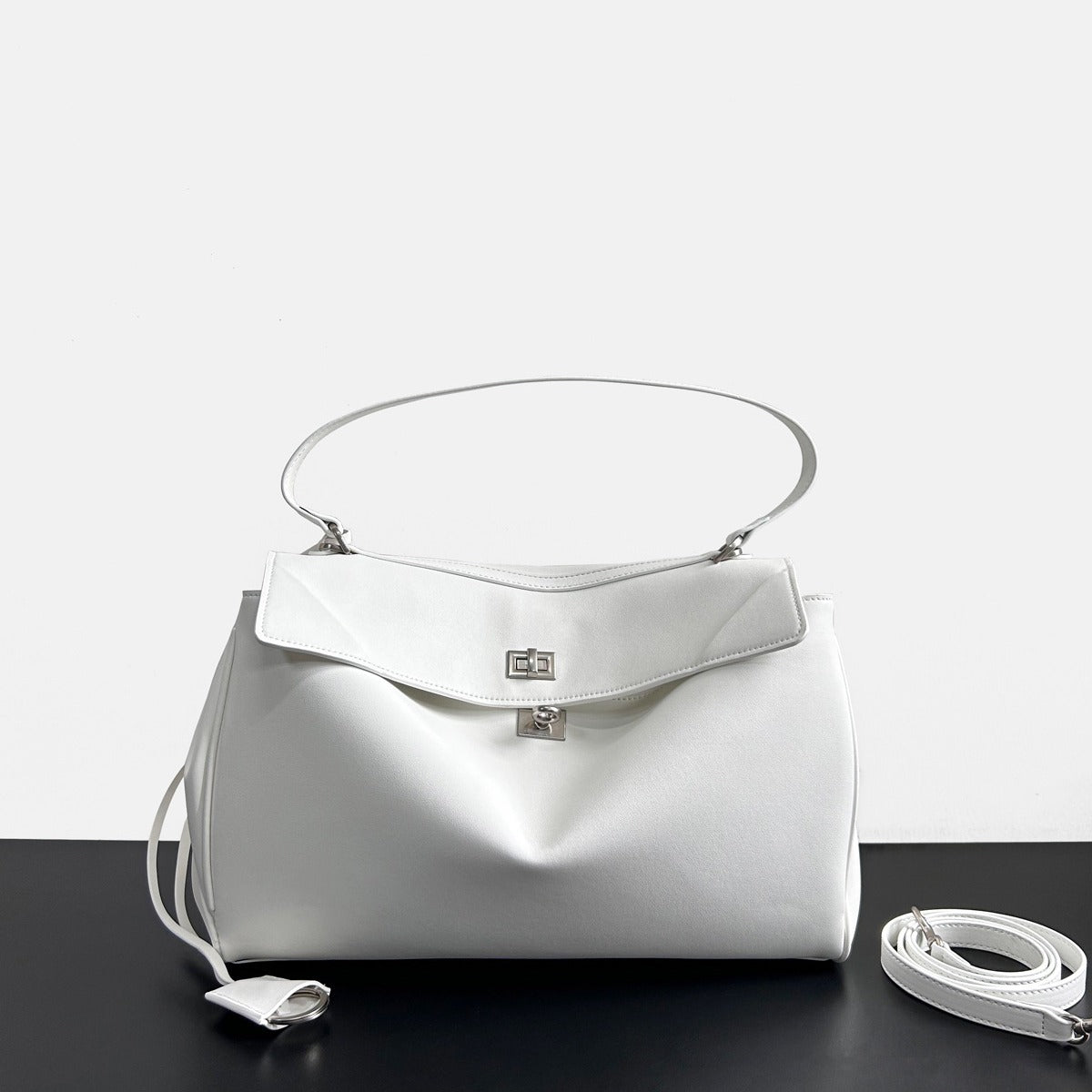 Women's Elegant Fashion Twist Cow Leather Chain Shoulder Bags