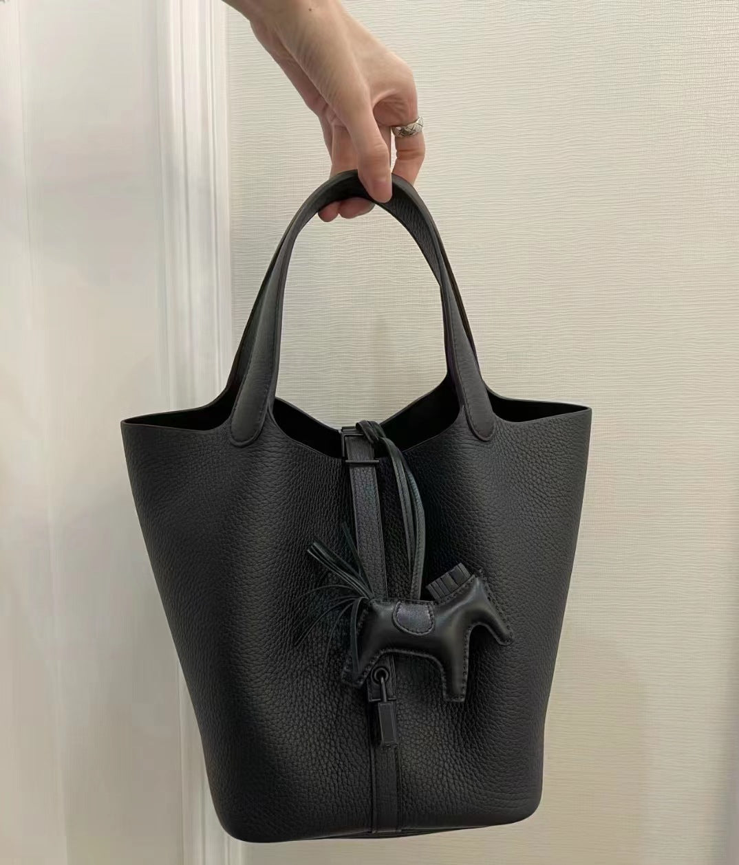 Women's Vegetable Basket Genuine Leather Litchi Pattern Handmade Handbags