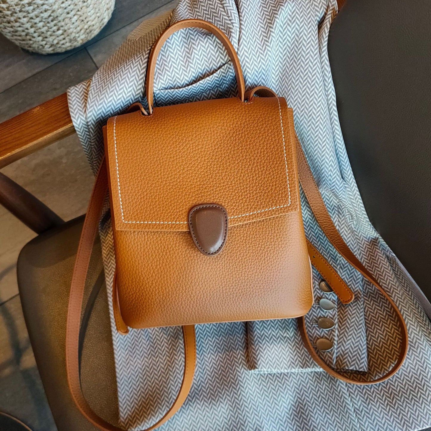 Women's Line Fashion Cowhide Texture Soft Leather Backpacks