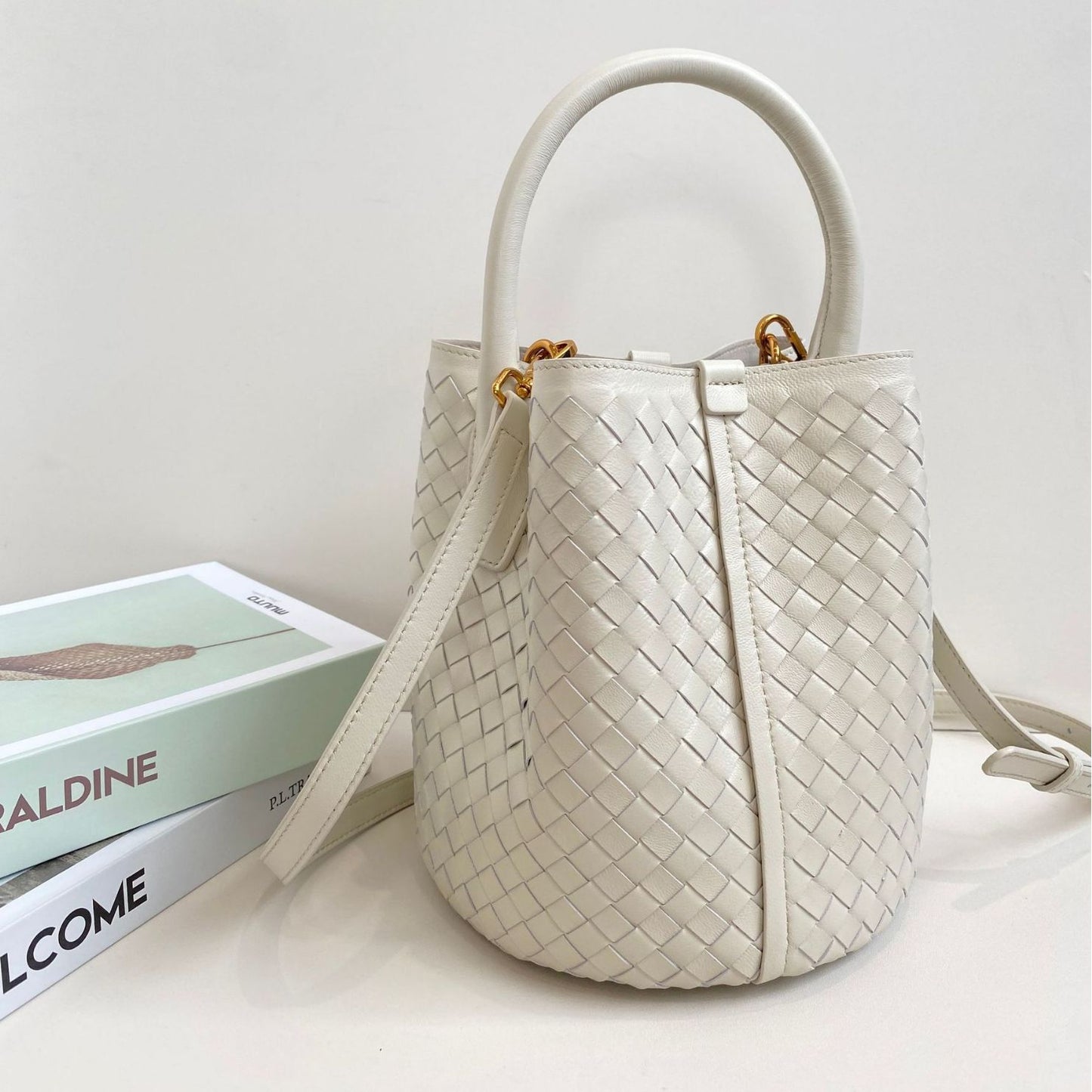 Women's Classic High-grade Genuine Leather Weaving Handbags