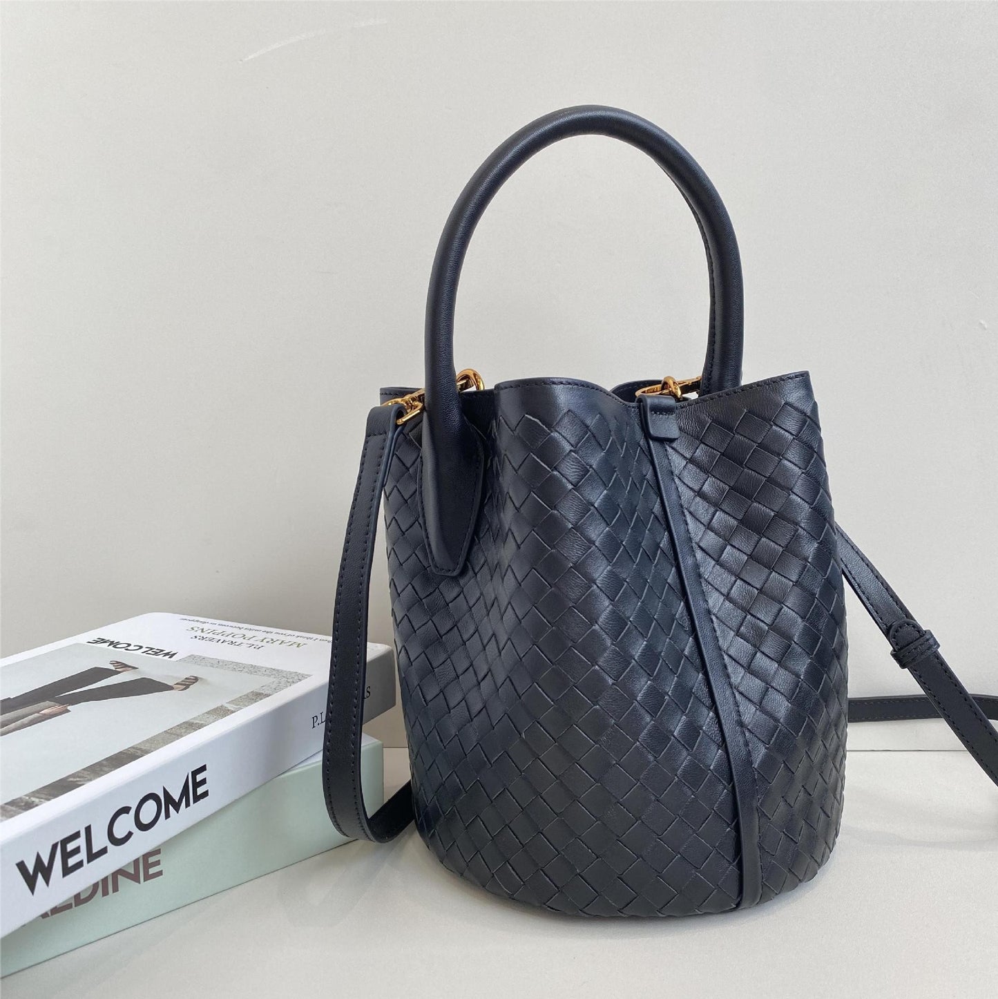 Women's Genuine Leather Niche Large Capacity Hand-woven Crossbody Bags