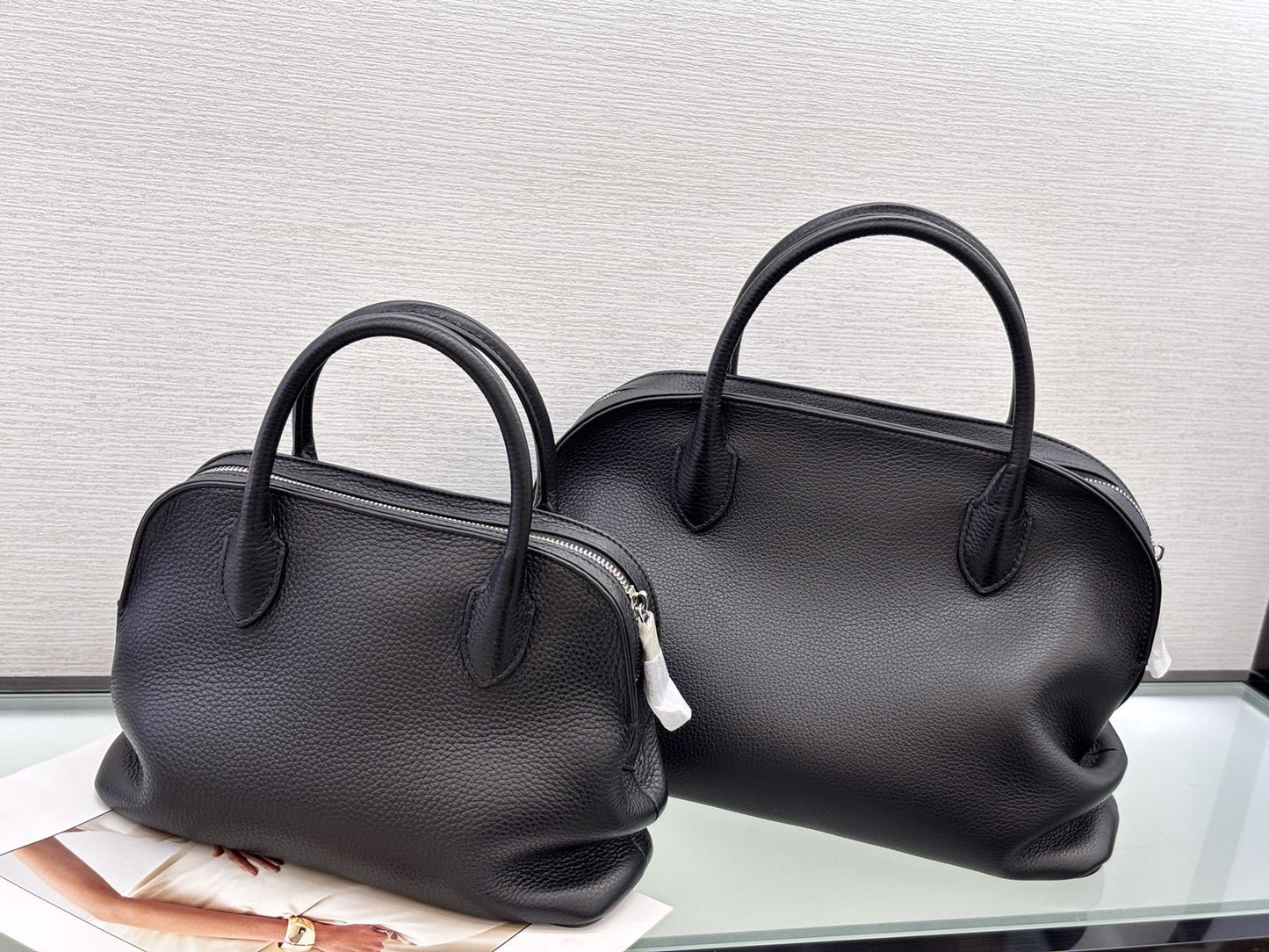 Women's Layer Cowhide Large Capacity Leather Commuter Handbags