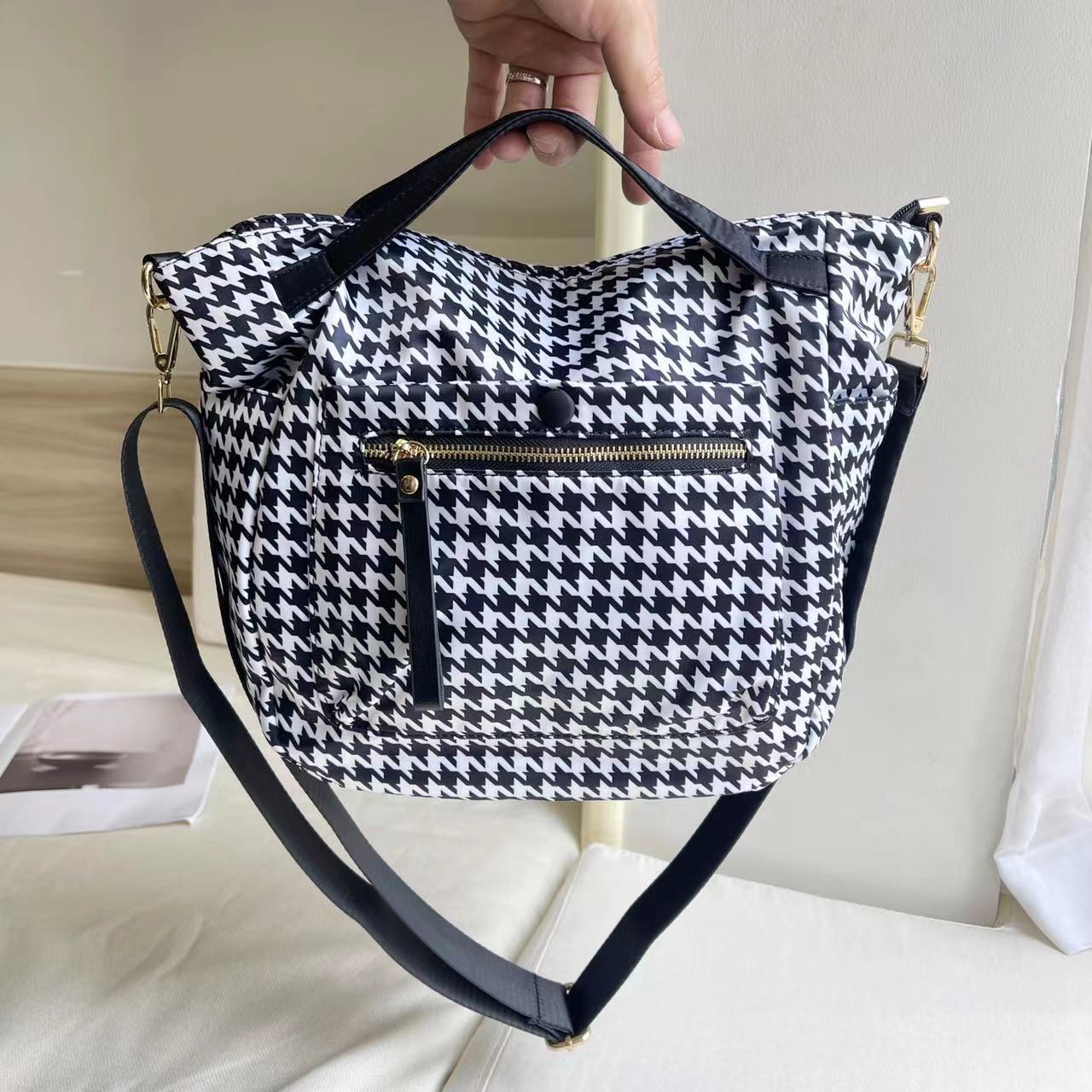Fashionable Lightweight Nylon Cloth Large Capacity Tote Bags