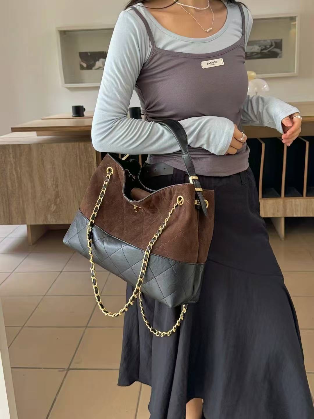 Women's Style Rhombus Chain Large Capacity Genuine Handbags