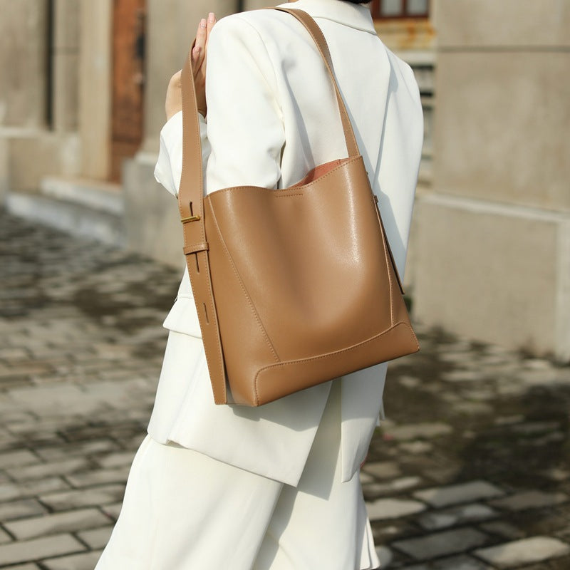 Women's Leather Large Capacity Retro Single High Shoulder Bags