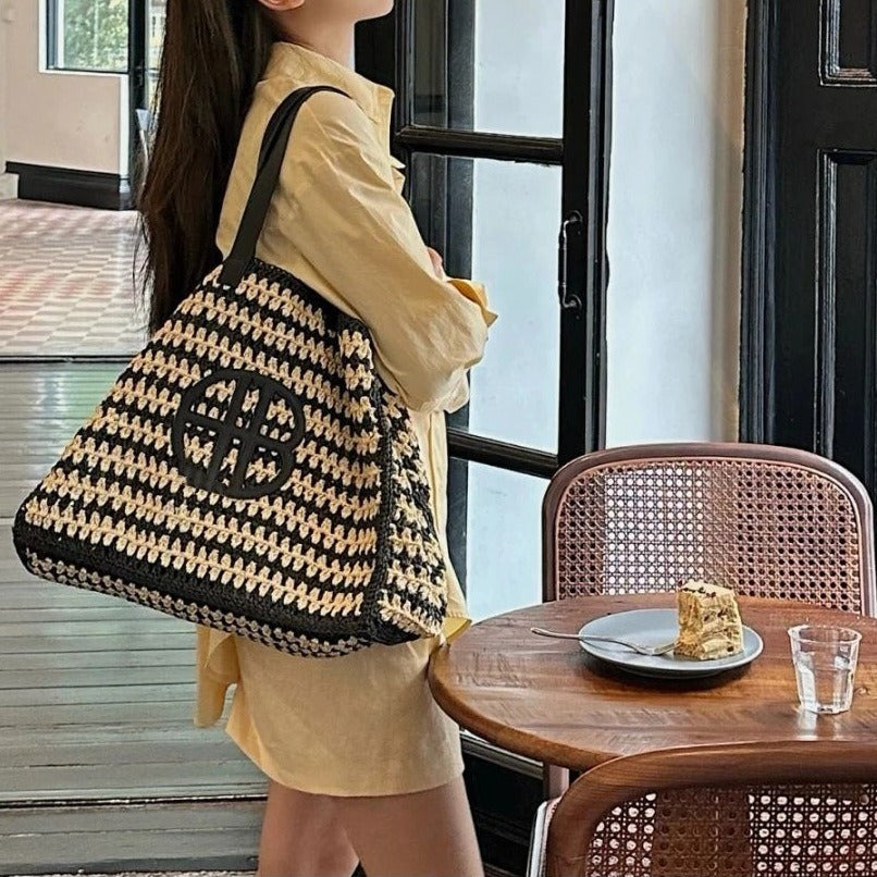 Women's Fashionable Contrast Color Straw Design Portable Shoulder Bags