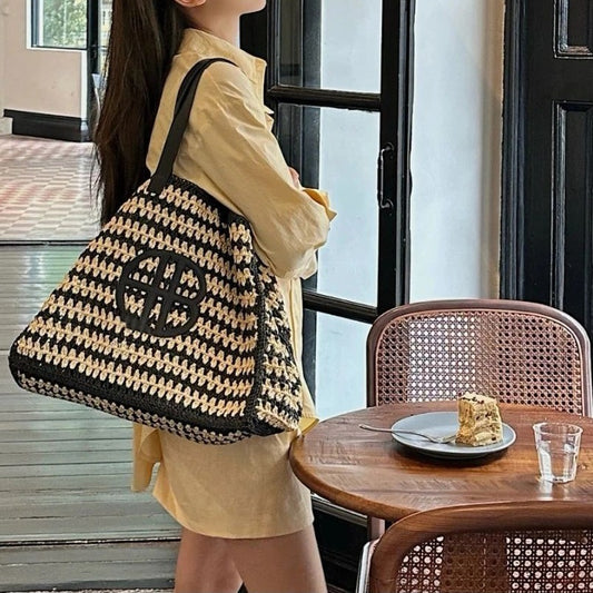 Women's Fashionable Contrast Color Straw Design Portable Shoulder Bags